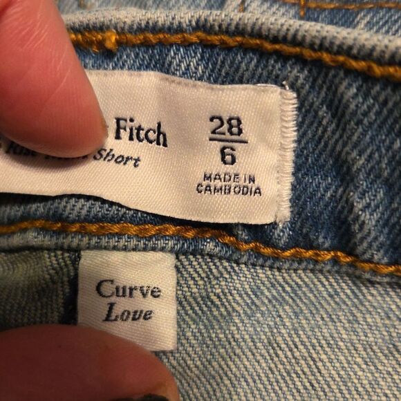 ABERCROMBIE & FITCH High Rise Mom Shorts Curve Love Distressed Womens‎ Size 28/6 - Picture 6 of 7